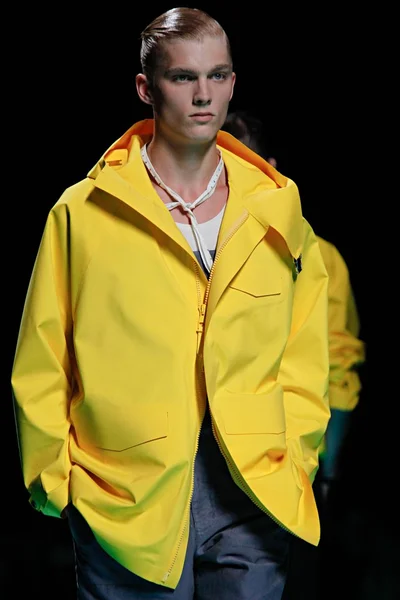 Look 19